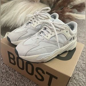 Yeezy Boost 700 Analog